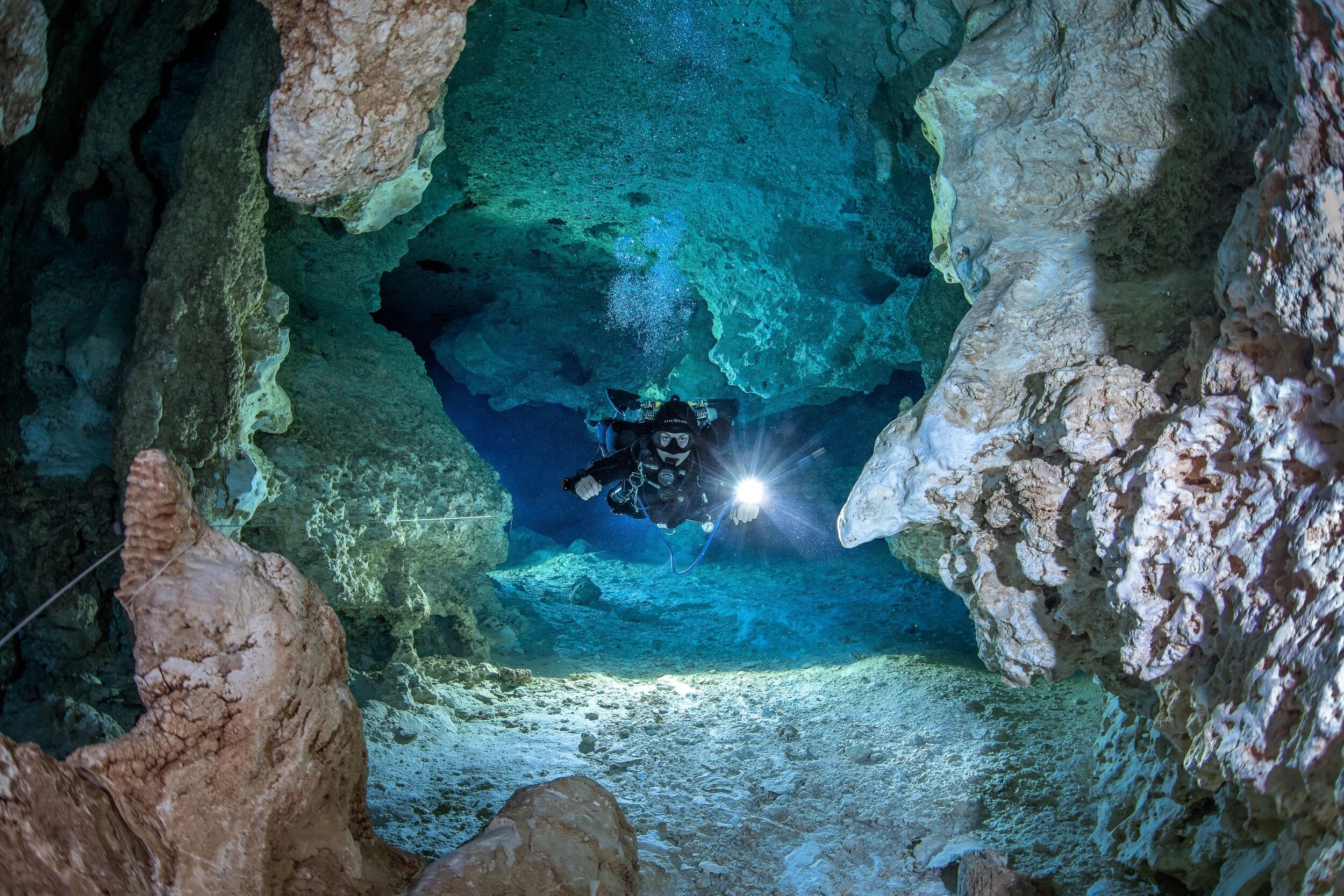 Into the Serene Depths: A Practical Guide for Safe Underwater Caves Into the Serene Depths: A Practical Guide for Safe Underwater Caves