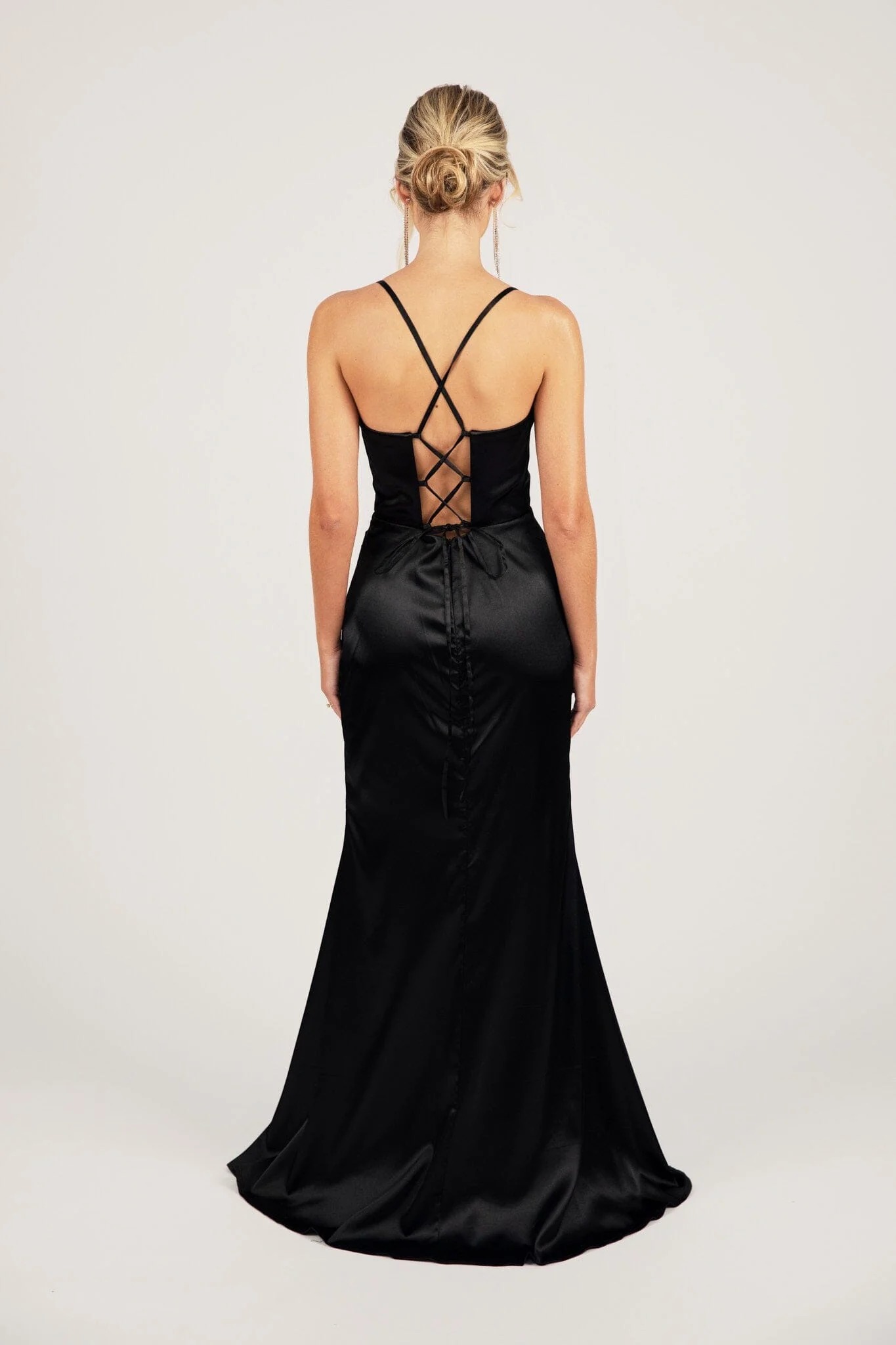 Elegant, Covered-Up Bridal Gown Ideas for Your Big Day Elegant, Covered-Up Bridal Gown Ideas for Your Big Day
